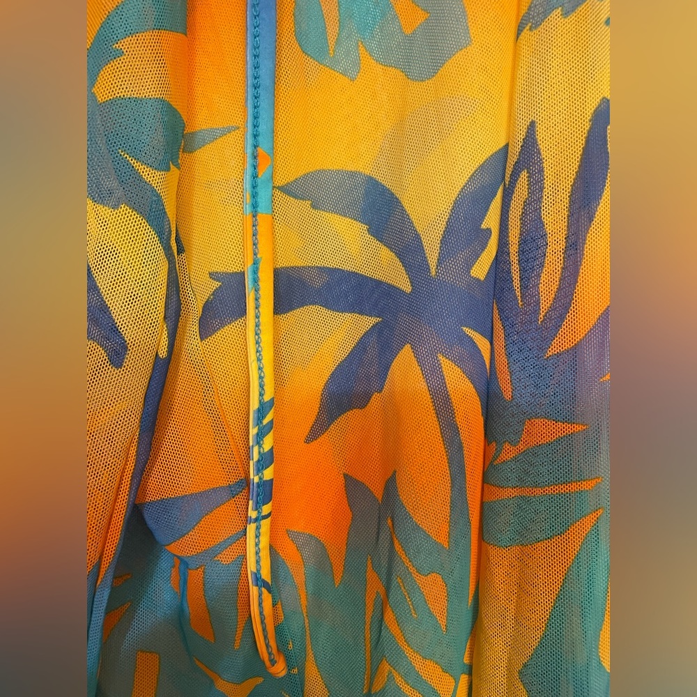 Fun Hawaiian swim cover up - Picture 6 of 8